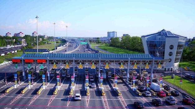 Jak wybrać parkingi przy lotnisku w Rębiechowie?