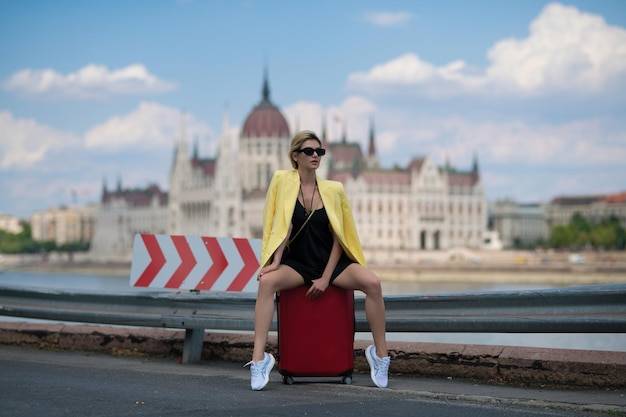 Skąd najtaniej dolecieć do Barcelony?