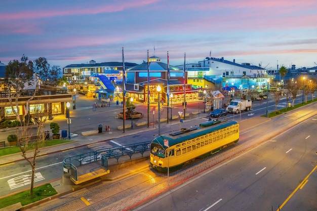 Jaki autobus jedzie z Dworca Centralnego na Lotnisko Chopina?