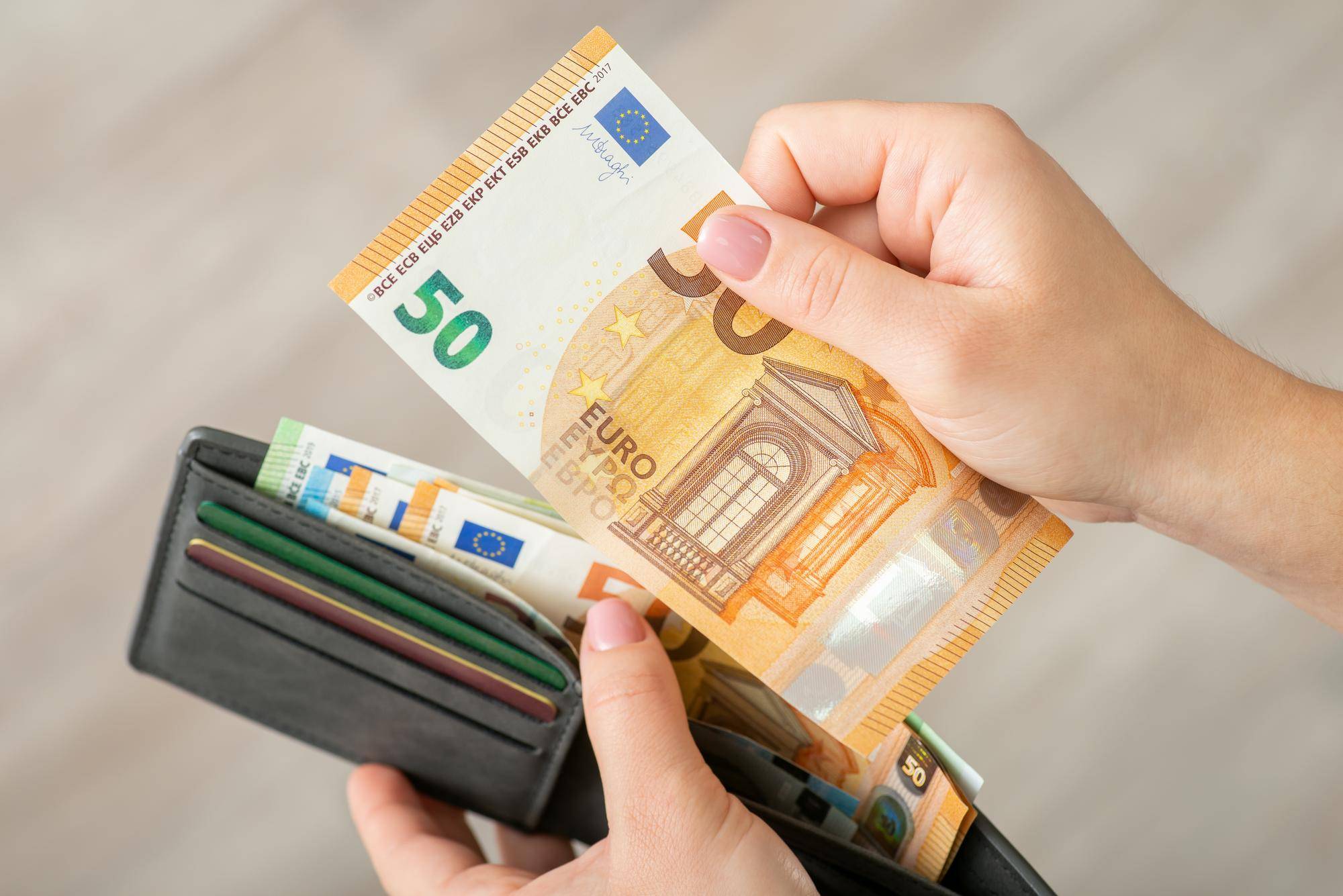 Jak zapłacić na Booking w euro podczas rezerwacji?