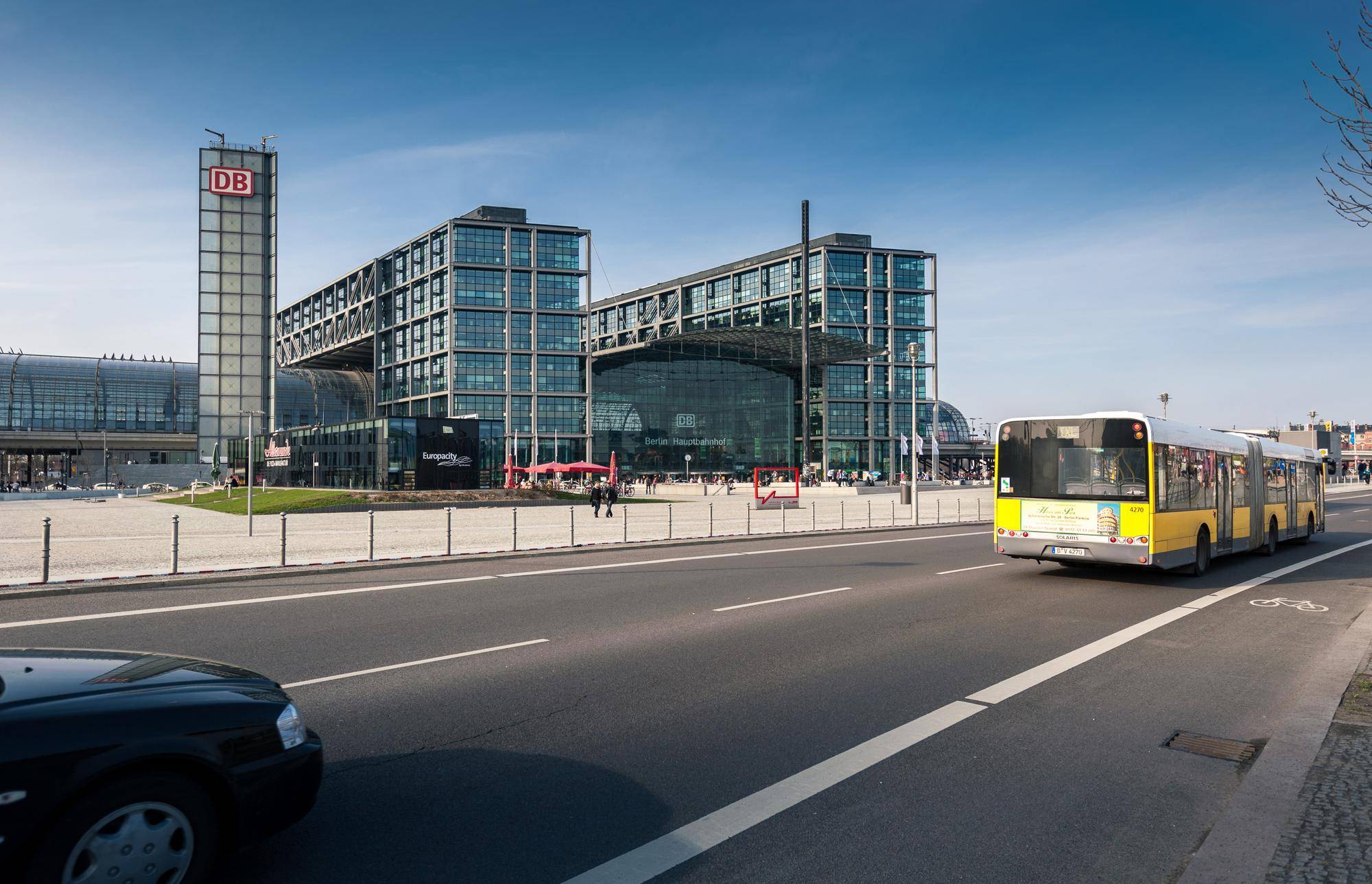 Jaki autobus jedzie na lotnisko we Wrocławiu?
