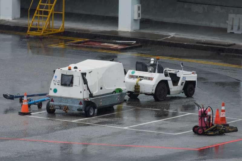 Ciągniki terminalowe w centrach logistycznych – jak skrócić czas obsługi naczep?