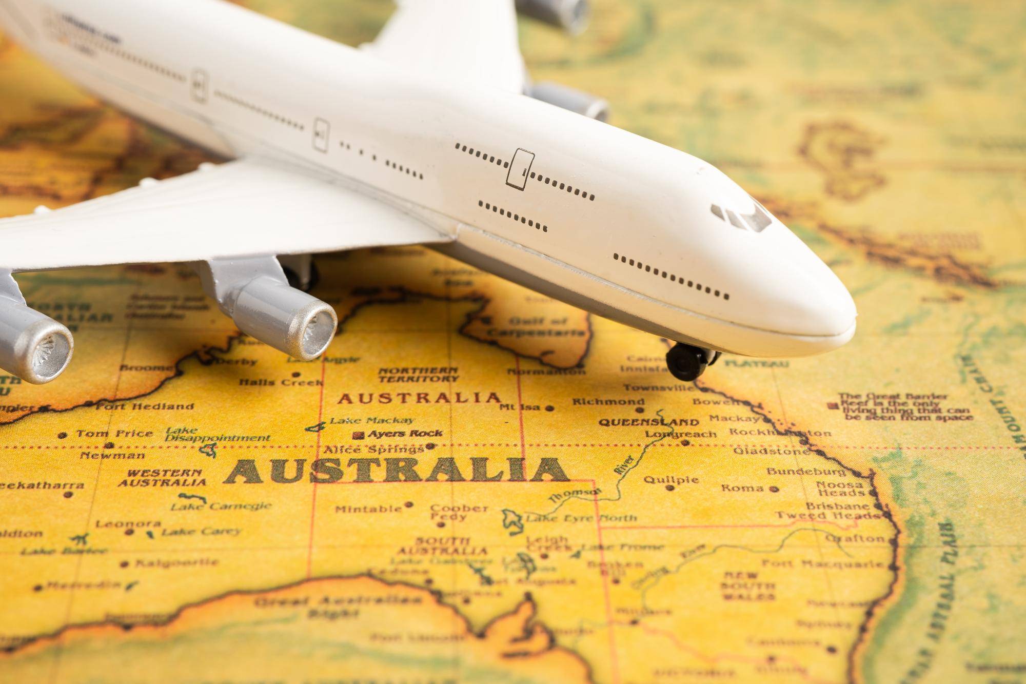 Ile kosztują bilety lotnicze do Australii i od czego zależą ceny?